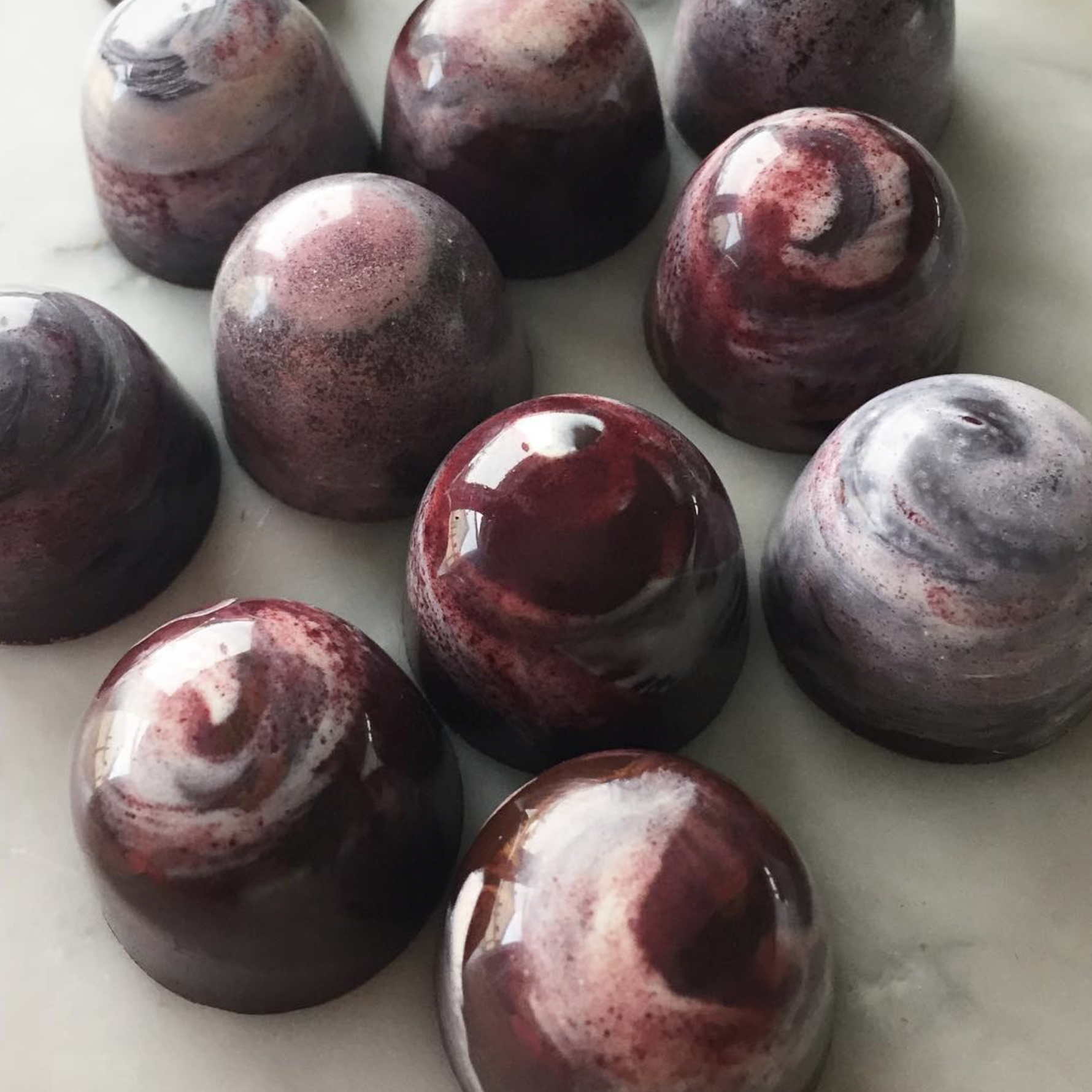 chokladpralin men tomat och svart peppar